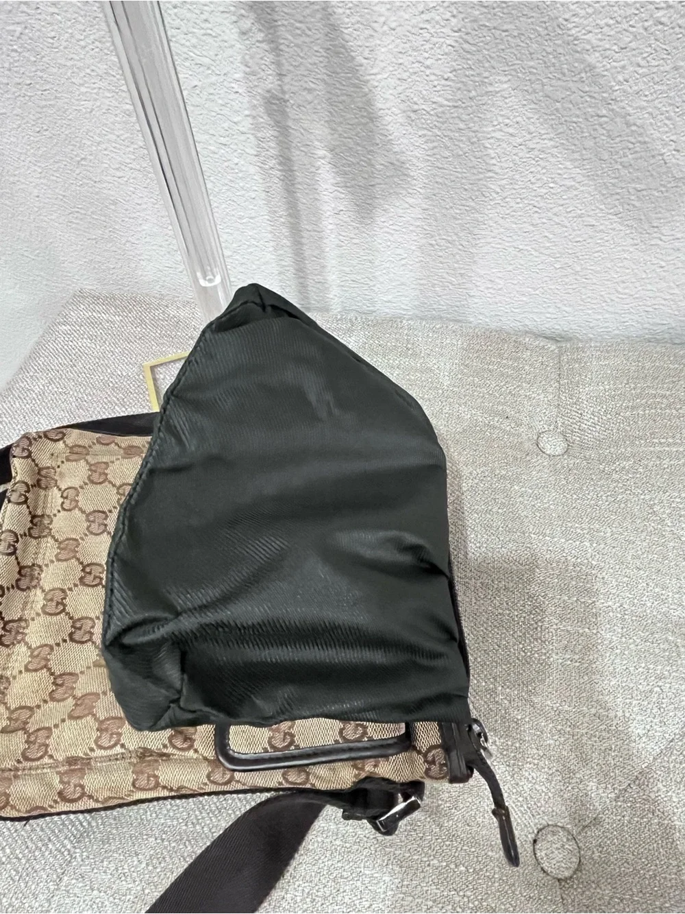 GUCCI GG CANVAS MESSENGER BAG.